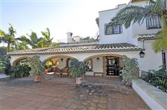 ELEGANT MEDITERRANEAN STYLE VILLA