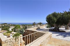 SPLENDID VILLA IN A PRIVILEGED AREA