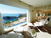 LOVELY RENOVATED VILLA WITH MAGNIFICENT SEA VIEWS