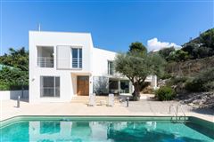 A MODERN VILLA