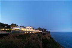 MODERN CLIFFTOP VILLA