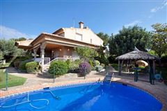 UNIQUE VILLA IN THE TOWN OF LA ELIANA