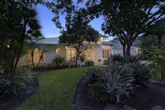 COASTAL-INSPIRED DEEPWATER ESTATE
