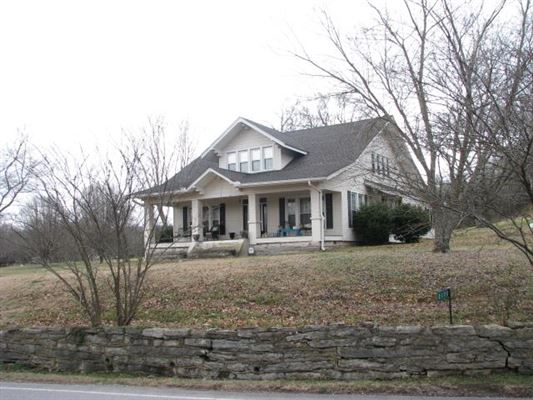 HISTORIC HOME IN SHELBYVILLE | Tennessee Luxury Homes | Mansions For