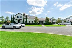 A MAGNIFICENT CUSTOM HOME