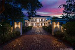 NEWLY DESIGNED SOUTHERN-INSPIRED PINECREST MASTERPIECE