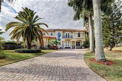 LUXURIOUS, PRIVATE WATERFRONT HOME