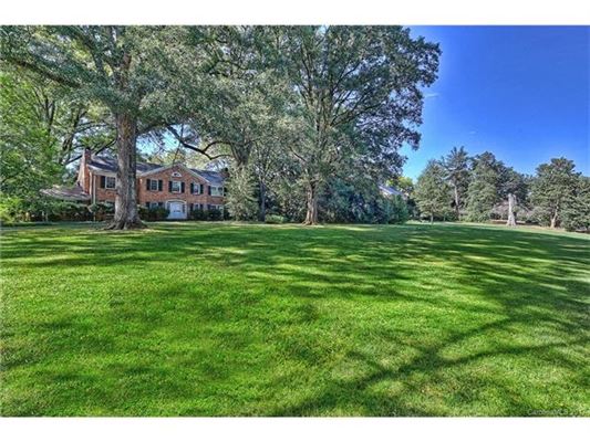 BEAUTIFUL LOT IN THE HEART OF EASTOVER | North Carolina Luxury Homes