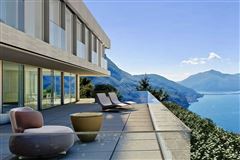 MODERN ESCAPE WITH VIEWS