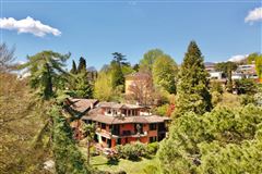 LOVELY SETTING IN CONVENIENT LOCATION