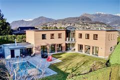 ELEGANT AND SPACIOUS RESIDENCE