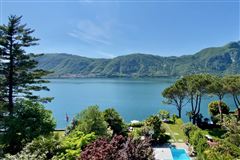 STUNNING LAKEFRONT ESTATE