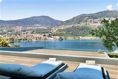 LAKEFRONT RESIDENCE