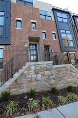 LUXURY LIFESTYLE IN THIS MODERN TOWNHOME