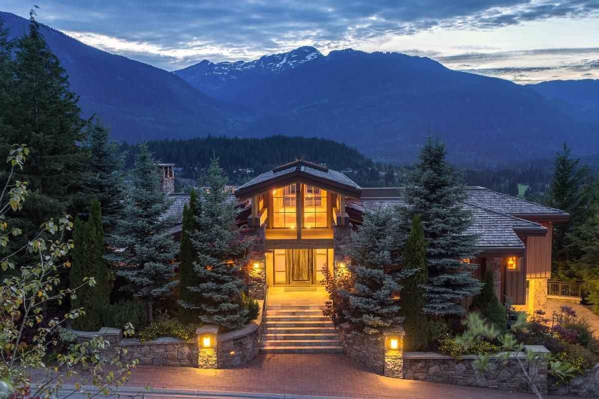 SKIHOME WHISTLER CHALET British Columbia Luxury Homes Mansions For