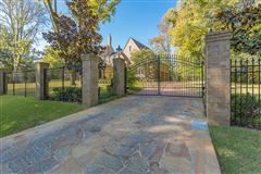 ENGLISH MANOR HOME
