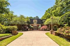 LOVELY PROPERTY IN THE HEART OF RIVER OAKS
