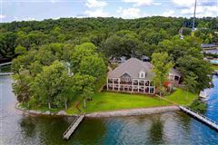 GRAND WATERFRONT ESTATE AWESOME FOR ENTERTAINING