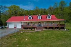 GORGEOUS TRADITIONAL HOME WITH GREAT PRIVACY