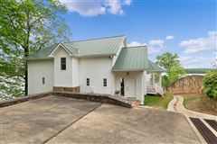 FANTASTIC WATERFRONT HOME WITH A LARGE DOUBLE BOAT DOCK