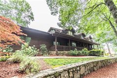 CUSTOM CEDAR LINDAL HOME WITH PRIVACY AND PEACE