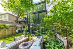 THE PERSONAL HOME OF AN AWARD-WINNING DESIGNER