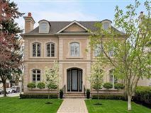 EXQUISITE TRANSITIONAL MODERN RESIDENCE IN LYTTON PARK