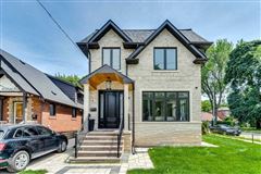 STUNNING CUSTOM HOME IN POPULAR LEASIDE