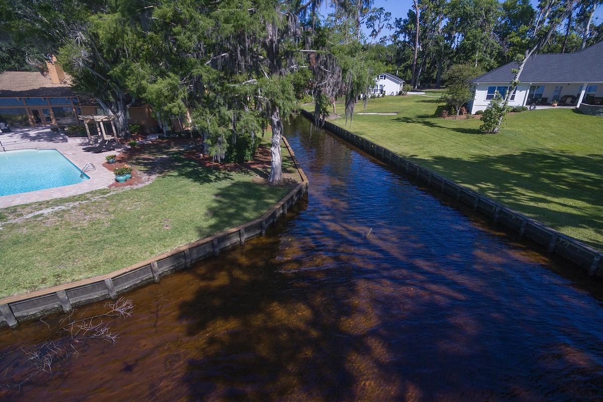 UNIQUE PROPERTY ON DOCTORS LAKE Florida Luxury Homes Mansions For