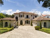 EXQUISITE RESIDENCE WITH DIRECT WATER VIEWS
