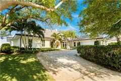 BEAUTIFUL RIVERFRONT RIOMAR BAY II HOME