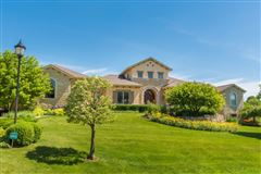 A RARE LUXURIOUS EXECUTIVE HOME