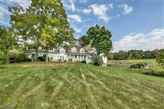 CHARMING COTTAGE STYLE HOME