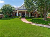 GORGEOUS FIVE BEDROOM HOME