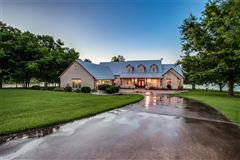 BREATHTAKING RICHLAND CHAMBERS LAKE HOME