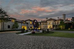 RESORT-STYLE LIVING AT ITS FINEST