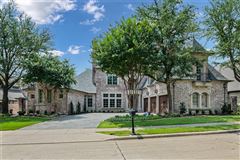 SPECTACULAR HOME IN THE VILLAGES OF STONEBRIAR PARK