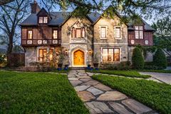 DALLAS HOME INSPIRED BY GREAT ESTATES IN ENGLAND