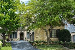 LOCATED IN SOUGHT-AFTER GLEN ABBEY