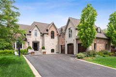 PRIVATE SETTING IN WILMETTE