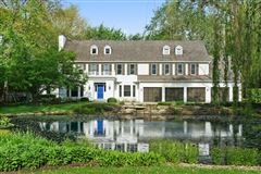 BEAUTIFUL FIVE BEDROOM HOME IN LAKE FOREST
