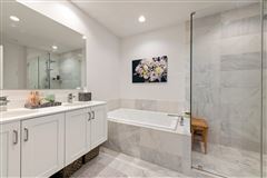 GORGEOUS PRAIRIE COURT TOWNHOME
