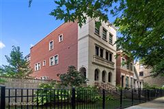SUNDRENCHED SIX BEDROOM IN THE SOUTHPORT CORRIDOR