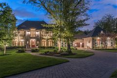 CREATE YOUR DREAM HOME WITH A RENOWNED BUILDER