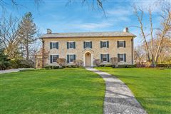 EAST KENILWORTH'S MOST SOUGHT-AFTER STREET
