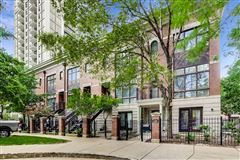 RARELY AVAILABLE MUSEUM PARK ROWHOUSE