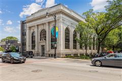 THE MANOR IN PRESTIGIOUS LINCOLN PARK