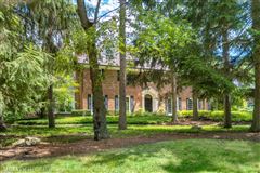 TIMELESS LUXURY GEORGIAN MANOR IN THE HEART OF HORSE COUNTRY