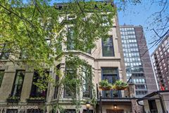 DRAMATIC GOLD COAST END-UNIT ROWHOUSE