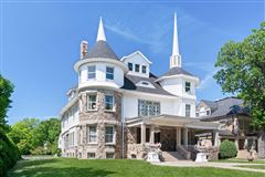 MAGNIFICENT RESIDENCE STEPS FROM THE LAKE